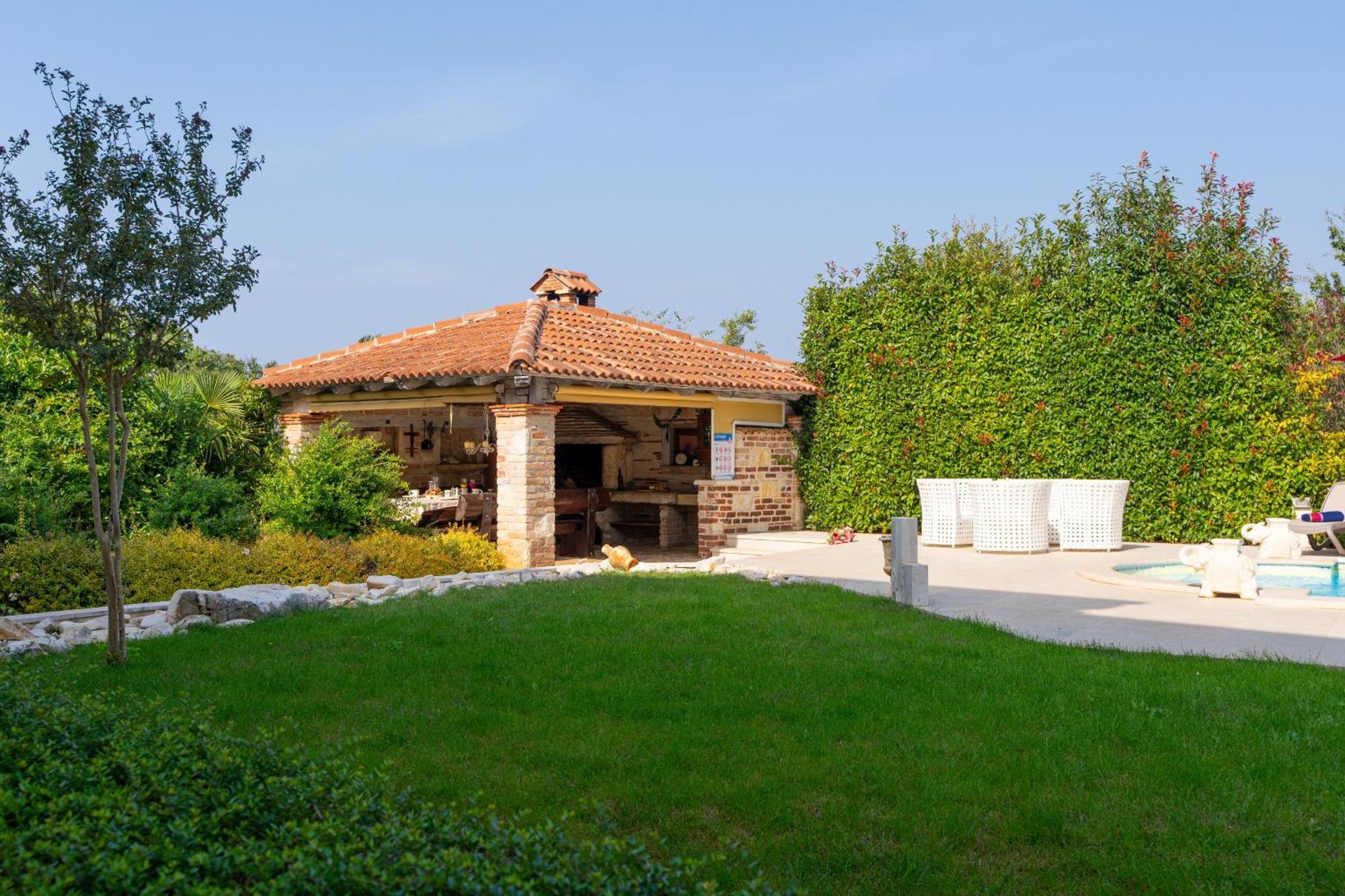 Villa Duga In Porec For 12 People With Sea View & Only 1,2 Km From Beach Exterior photo